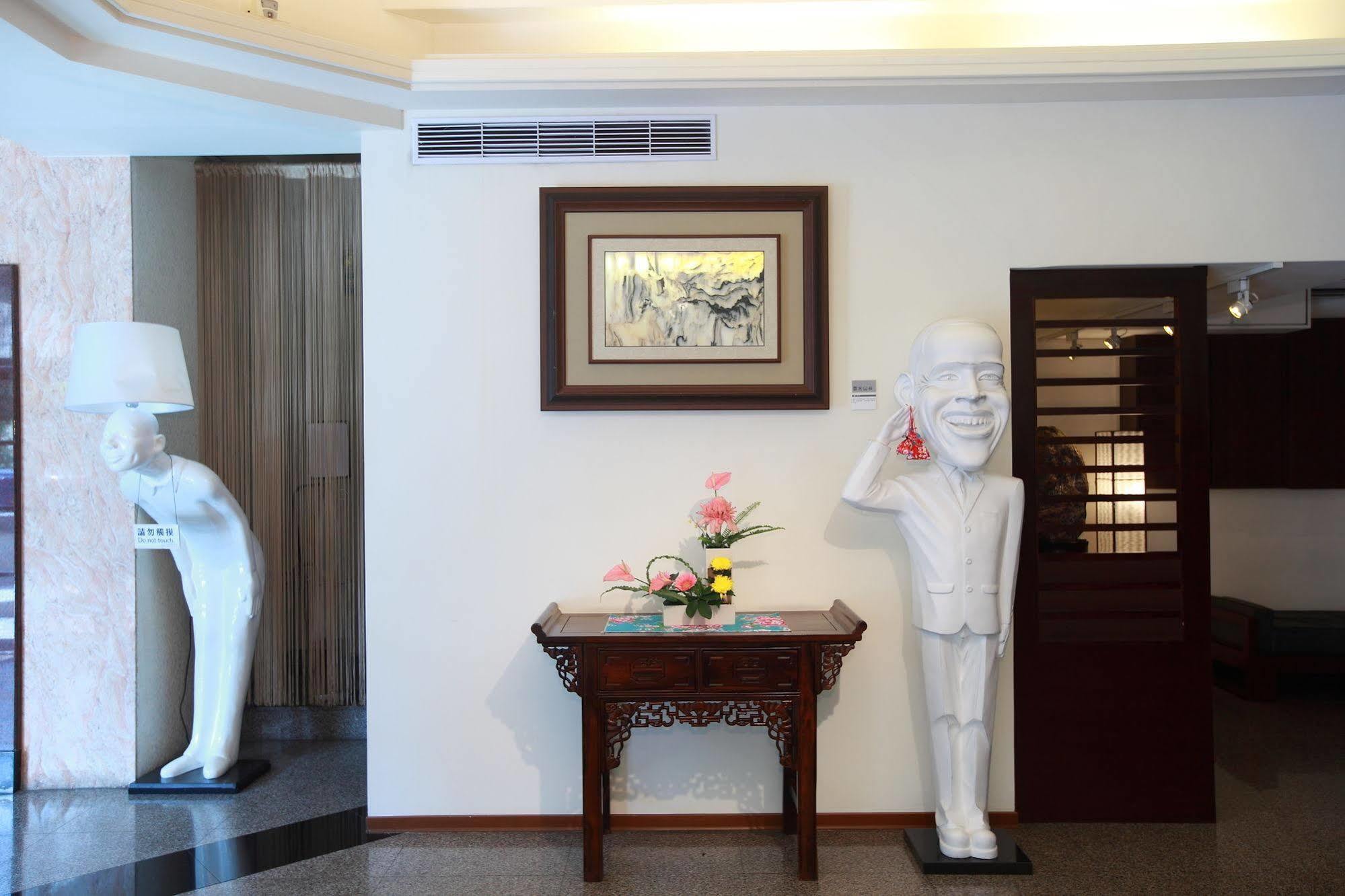 天璽商務飯店 Cullinan Hotel Хуалянь Экстерьер фото